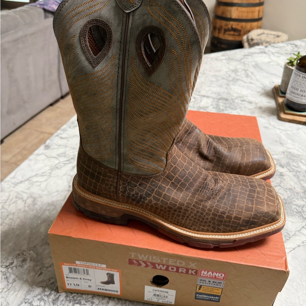 New  TWISTED X CROC WORK BOOTS WITH SAFETY TOE - WORN ONCE